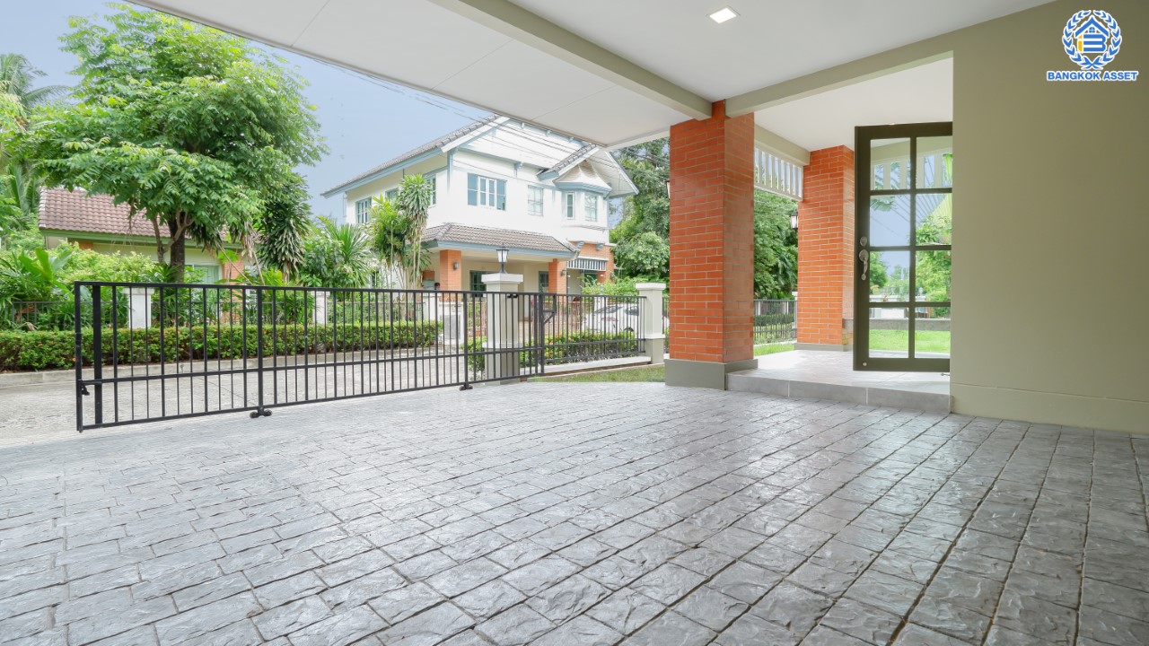 บ้านมือสองตกแต่งใหม่ ม.วรารมย์ เพชรเกษม81 แบรนด์ Q.House รองรับทุกความสุข เนื้อที่ 104 ตร.ว. ฟังก์ชัน 4 ห้องนอน 4 ห้องน้ำ (มีเรือนรับรองด้านข้าง พร้อมห้องน้ำในตัว) จอดรถได้ 2 คัน บนทำเลใกล้ The Mall บางแค และเชื่อมต่อ ถ.พุทธมณฑลสาย4 และ ถ.กาญจนาฯ